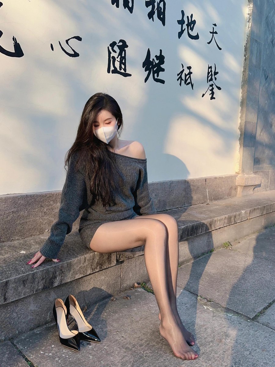 HackingAmy94085's tweet photo. 初夏女神 NO.079 双双 黑色旗袍[140P+1V／5.39GB] https://t.co/yOYiBnAjKD
