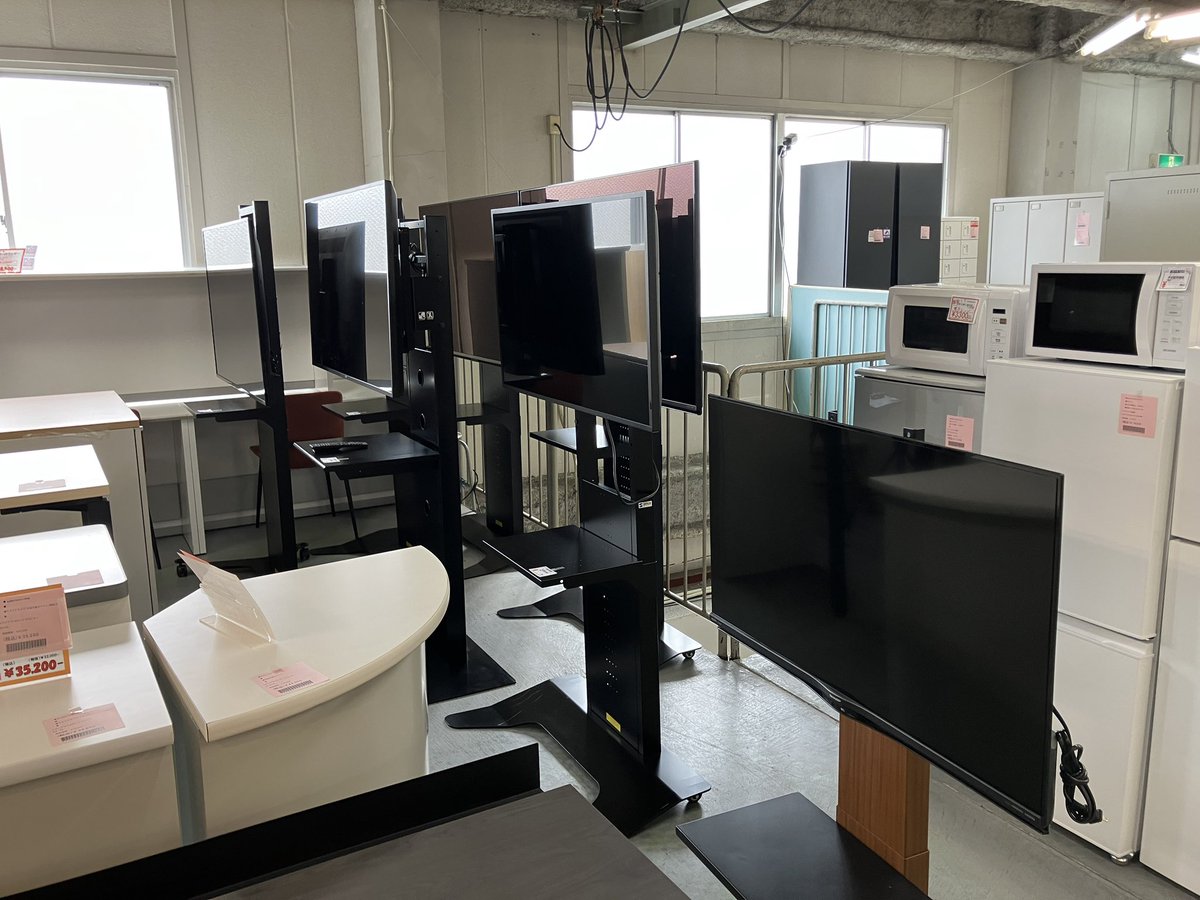 mugeweoffice's tweet photo. 大画面のモニター、テレビが入荷しております！
スタンドとセットでの販売予定なので、大型会議室等にオススメ！ https://t.co/6jeQbA8XPh