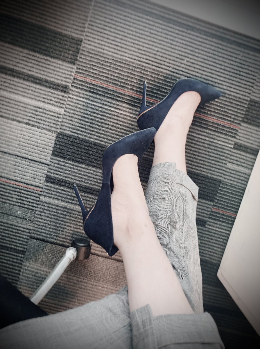 Kelly1496012008's tweet photo. 估計是全網最好的女主了，收一條新的狗。
完整且誠實的回答，完全符合才有資格：
•3 張日常清晰照片
•身高／體重/特長？
•能否交出大腦，絕對服從？
•運動習慣？
•有對象嗎？（不影響你做我的狗，但要誠實）
聽話、乖巧���懂規矩的，才配侍奉在我的腳下。
#女攻男受 #4i #戀足 #女S https://t.co/KfoWyewKkc