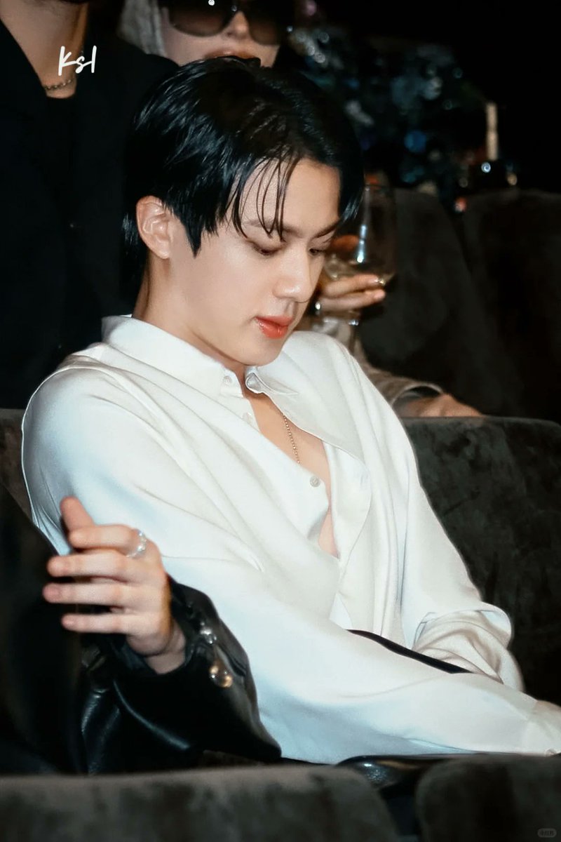 seokjin_updates's tweet photo. WE NEED TO INCREASE OUR TAGS FOR #JIN AT ANY COSTS !!

GUCCI ROYALTY JIN
#JinxGucci #Jin #MFW
#GucciLaFamiglia @gucci https://t.co/U1vnXZJUd4