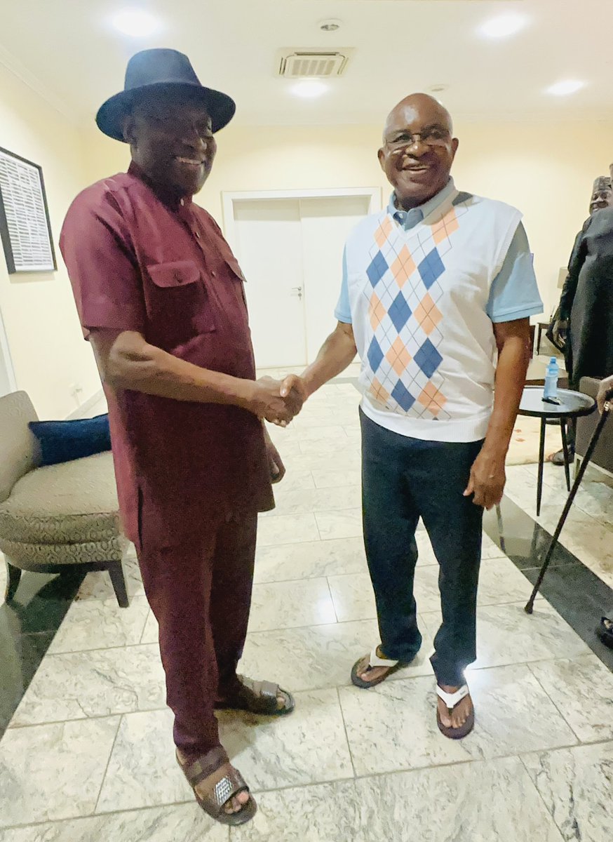 001Xtasy's tweet image. BIG MOVES🔥 Former President Goodluck Jonathan just stormed Abuja to meet ADC National Chairman, David Mark! 👀 This no be ordinary visit o—na power talks we dey witness! 🇳🇬✨

#BreakingNews #GoodluckJonathan #DavidMark #PoliticalMoves #NigeriaDecides #PowerTalks #AbujaVibes