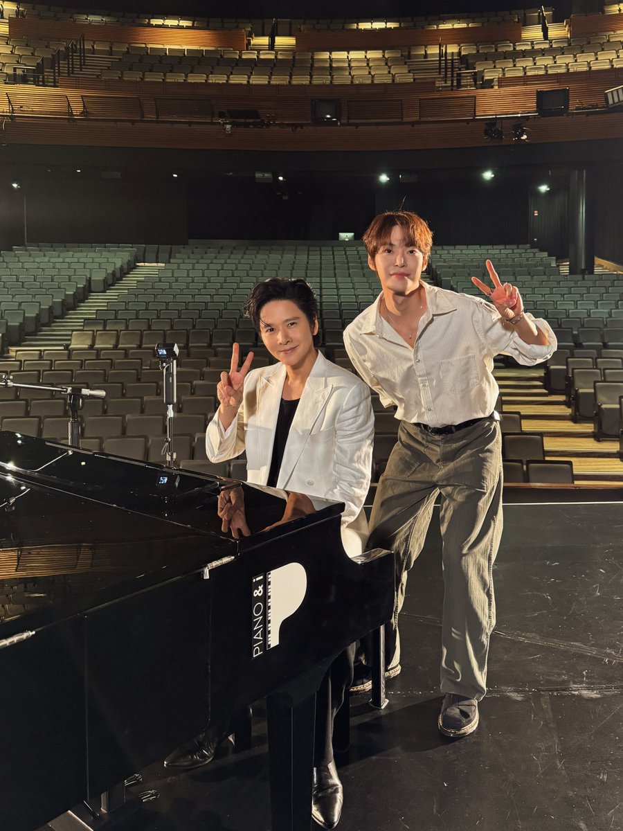 torsaksit's tweet photo. เมื่อ DOYOUNG NCT มาคอนเสิร์ตที่ไทยและอยากมา PIANO&i 😍🩵🎹

แต่ตารางแน่นมาก ลงเครื่องแล้วมีเวลาแค่ 1 ชั่วโมงเท่านั้นก่อนมีงานที่สยาม ต้องขอบคุณ โดยองและทีมงานด้วยที่ให้เกียรติ PIANO&i ขอบคุณ @SMTrueThailand ที่ช่วยประสานให้มันเกิดขึ้น ขอบคุณ เคแบงค์สยามพิฆเนศ ด้วยครับ ที่เปิดโรงละครเพื่อเราเลย 

รอชม PIANO&i x Doyoung NCT พรุ่งนี้ 9 โมง นะครับ ทาง YT : TorBright Channel ครับ 🫶🏻

ปล.ครั้งนี้ from korea ตัวจริงเสียงจริงละนะไบรอัน 😛 

#doyoung #도영 #NCT #pianoandi #DOYOUNG_Doors_in_BANGKOK