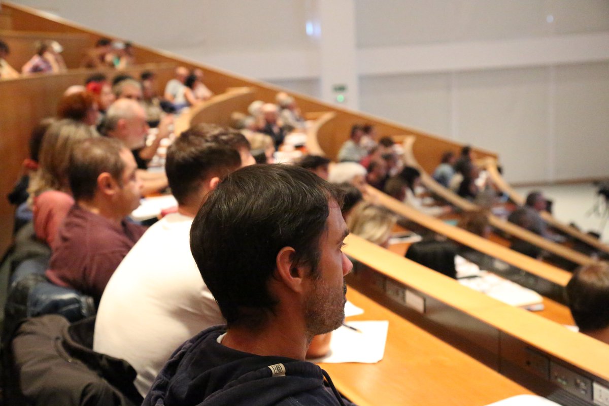 📜 #BatuzAldatu: 113 gizarte eragilek euskararen aldeko «Itun Soziopolitiko berrirako eskaintza» aurkeztu dugu.

Euskarari etorkizuna bermatzeko jauziaren oinarriak jasotzen ditu: ezagutza orokortzea, normal erabiltzeko baldintzak eta estatus-aitortza.

📲 kontseilua.eus/batuz-aldatu/a…