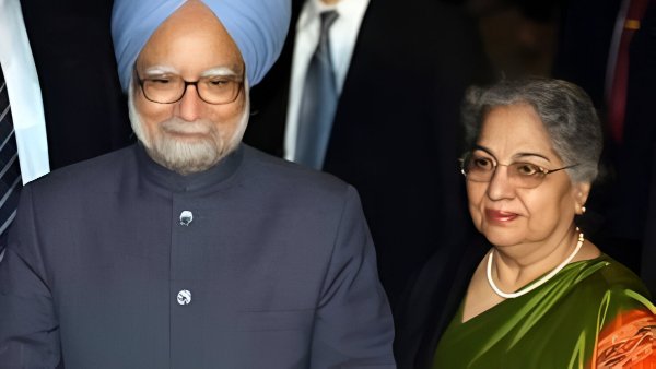 CommonBS786OM's tweet image. असली मर्द था.... ना डिग्री छुपाई ना बीवी..

वरना ऐसे भी लोग हैँ जिनकी ना डिग्री का पता और ना बीवी का.

#manmohansinghji