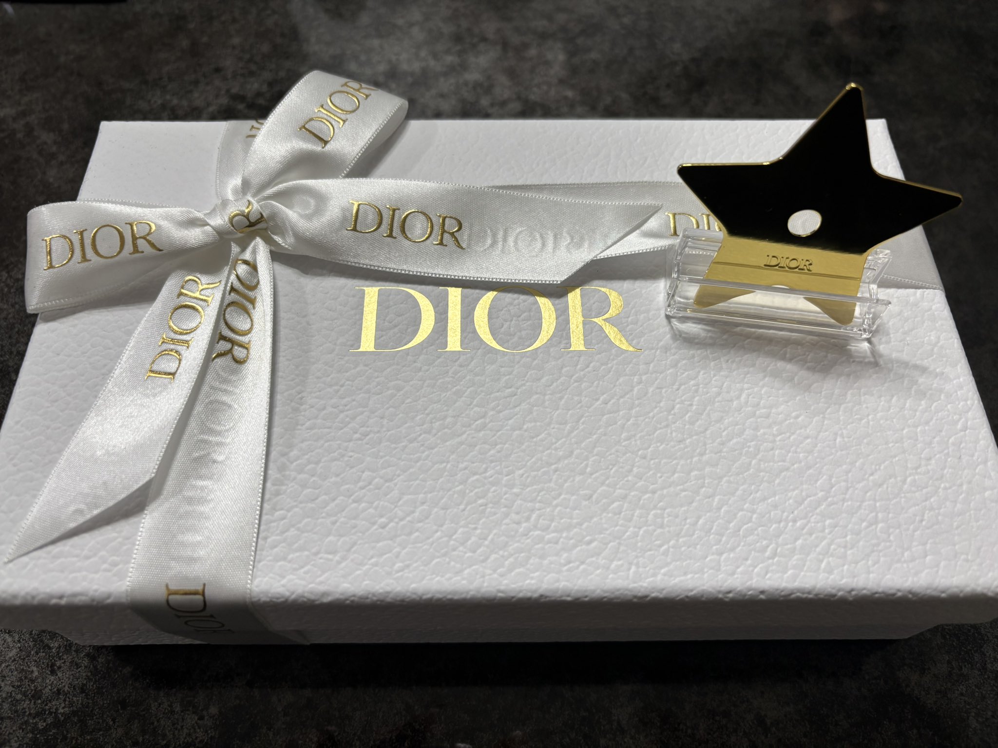 新品❗️レア❗️早い者勝ち❣️クリスチャンディオール❗️ハンカチ❗️スカーフ❗️ 女子力アップ【Dior】千鳥格子柄 シルクツイル ミッツァスカーフ