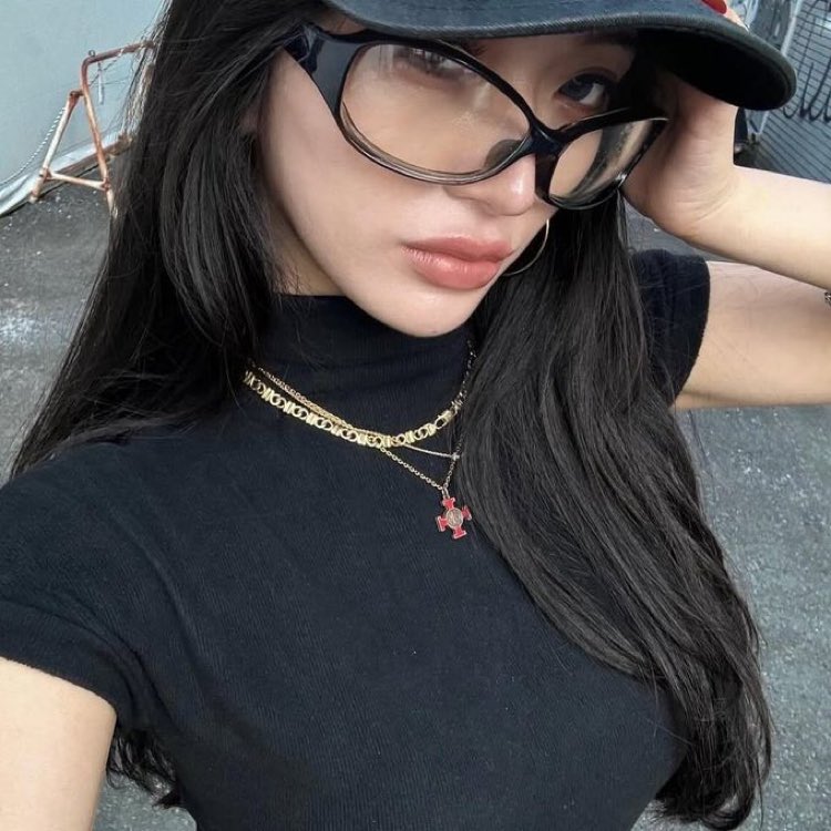 Girls adakah yang mau jadi longterm bestie ? Pref yang suka berbagi afeksi