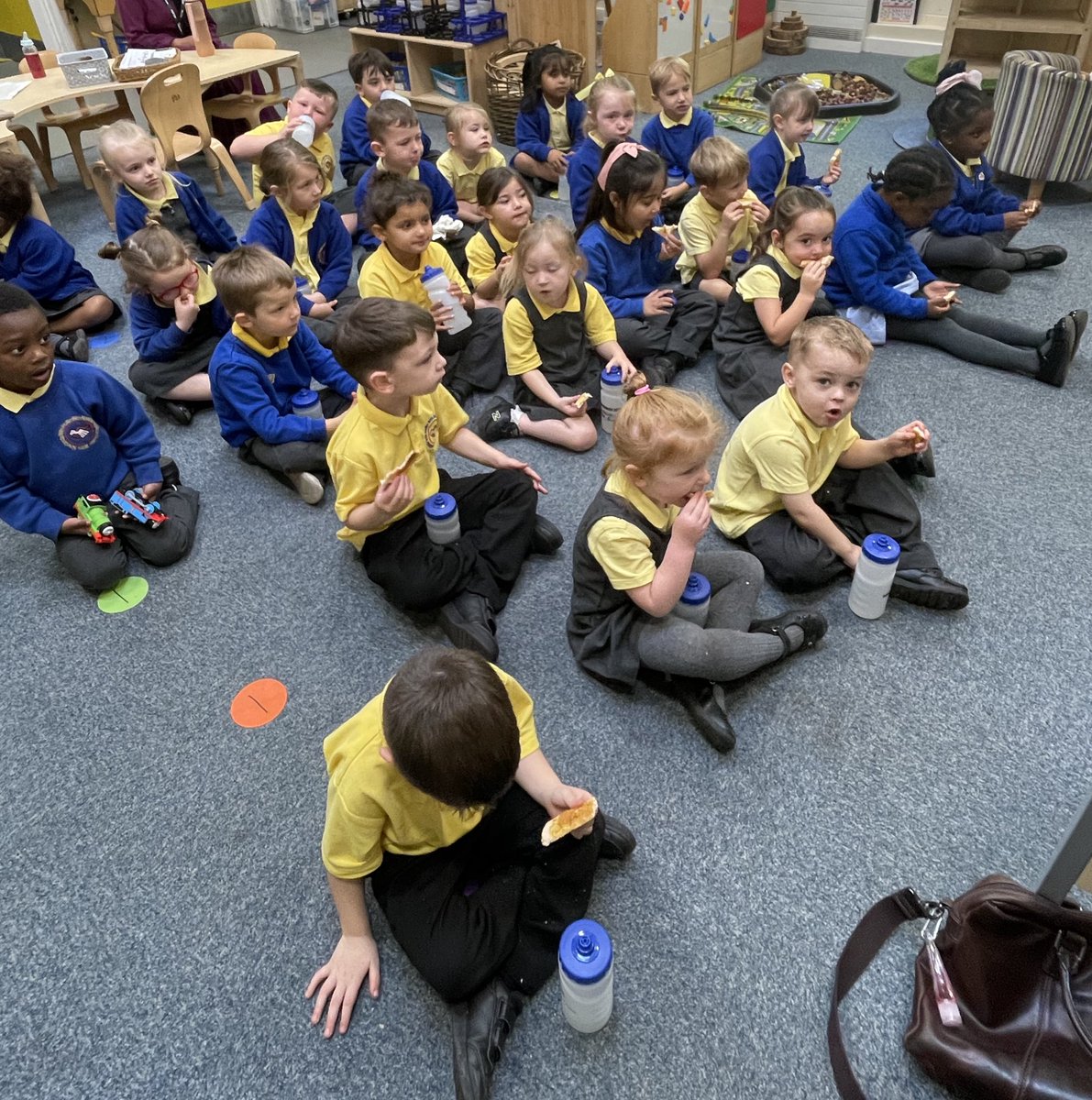 _MissSharples's tweet photo. 🍞 Special Snack Fridays! 🍓
In Reception, we've started Special Snack Fridays — a lovely way to try new things together! Today it was toast, and the children absolutely loved it. 🥰 We can’t wait to explore more tasty treats! #EYFS #FoodFun #ReceptionLife @HollinPrimary https://t.co/4dflpRzbgW