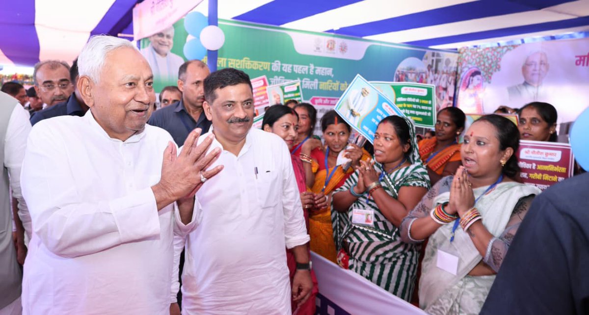 SanjayJhaBihar's tweet image. दरभंगा जिले को मिली 3463 करोड़ रुपये से अधिक की योजनाओं की सौगात।
माननीय मुख्यमंत्री @NitishKumar जी ने आज दरभंगा जिले में 94 विकासात्मक योजनाओं का उद्घाटन/ शिलान्यास किया। इनमें प्रगति यात्रा के दौरान जिले के लिए घोषित कई योजनाएं शामिल हैं। इन योजनाओं से जिले में विकास की गति…