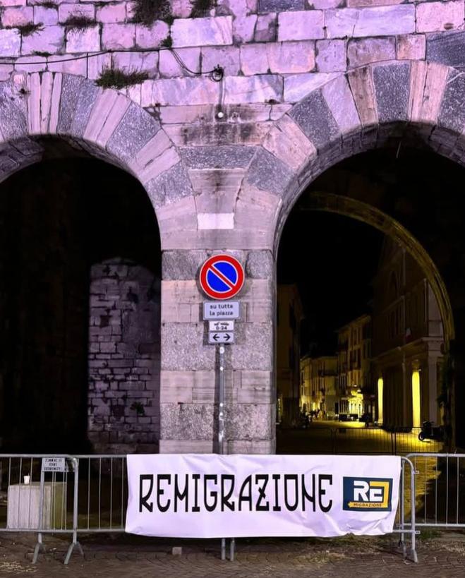 testudo27942's tweet image. Da nord a sud, è comparsa una sola parola su centinaia di striscioni: #Remigrazione.
Non più slogan, ma una proposta politica concreta e attuabile. 
È tempo di riconquista!