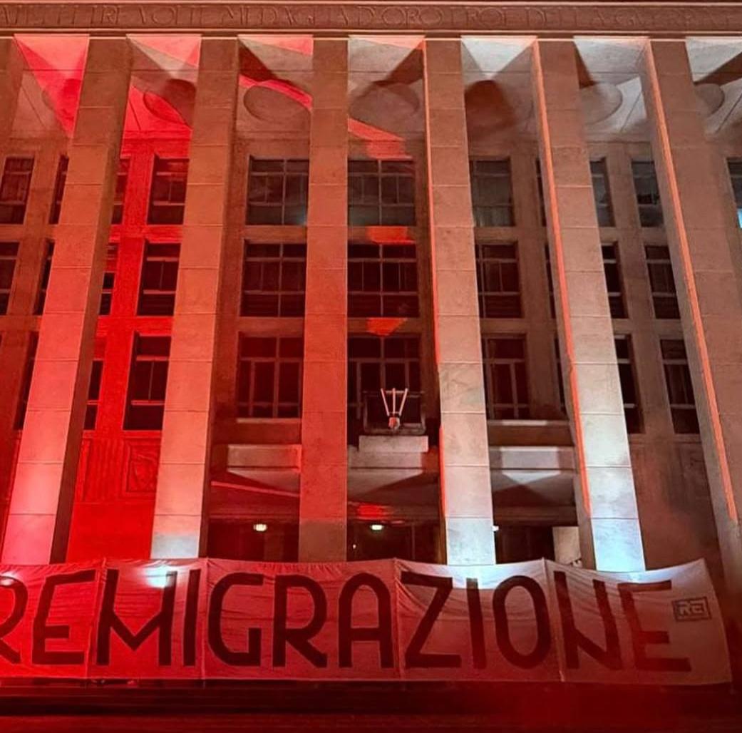 testudo27942's tweet image. Da nord a sud, è comparsa una sola parola su centinaia di striscioni: #Remigrazione.
Non più slogan, ma una proposta politica concreta e attuabile. 
È tempo di riconquista!