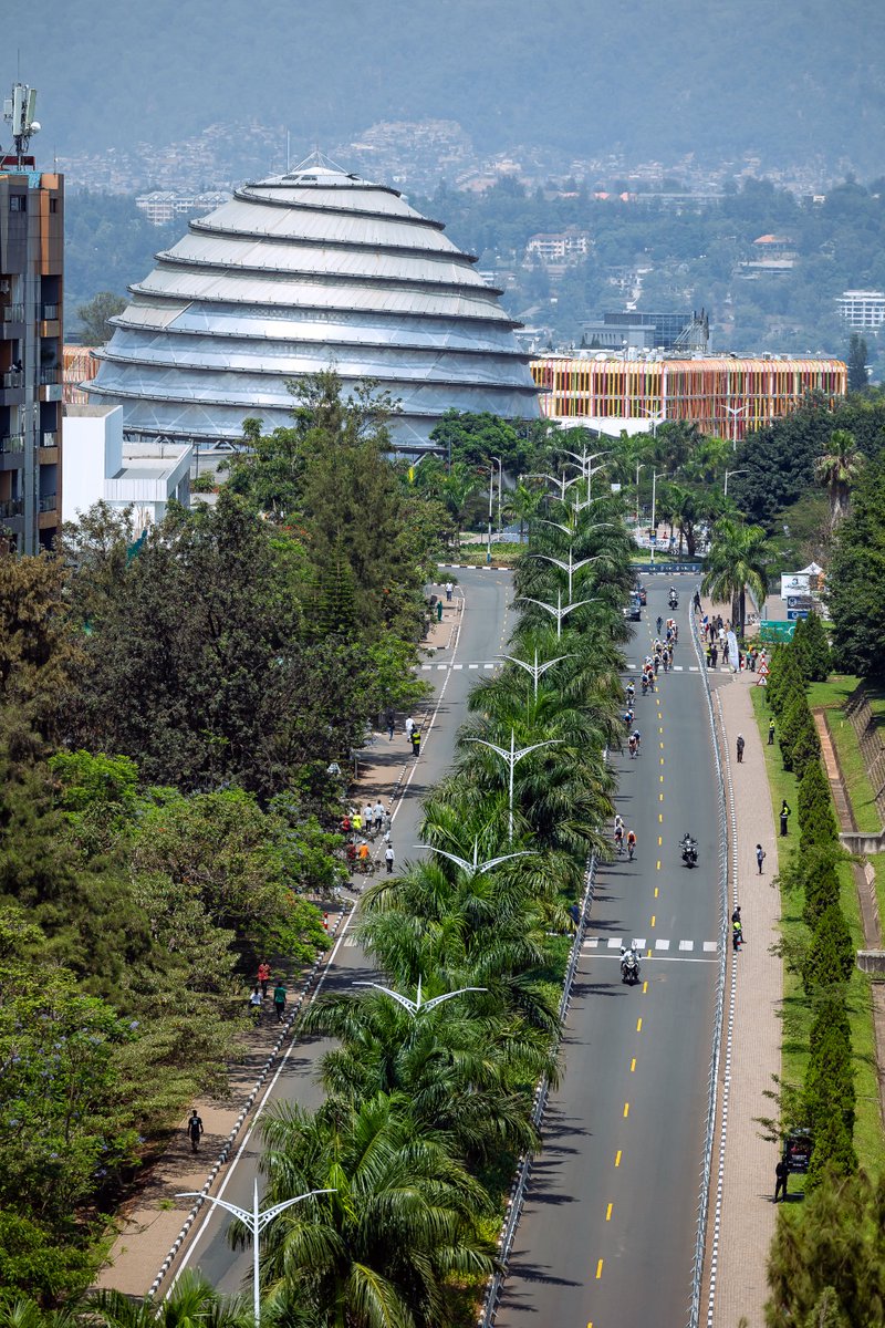 GanzaTheMascot's tweet photo. The land of a thousand hills😍

🌄 Every curve tells a story. And beyond the race, so much of Rwanda awaits.

#Kigali2025 #RidingNewHeights https://t.co/qhKAcgmmj2