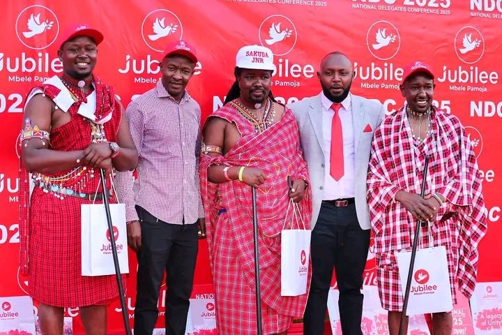 ENOCKMARAN1000's tweet photo. The Maa community in the Jubilee house .
#JubileeForMatiangi https://t.co/Ev8LBZorm2