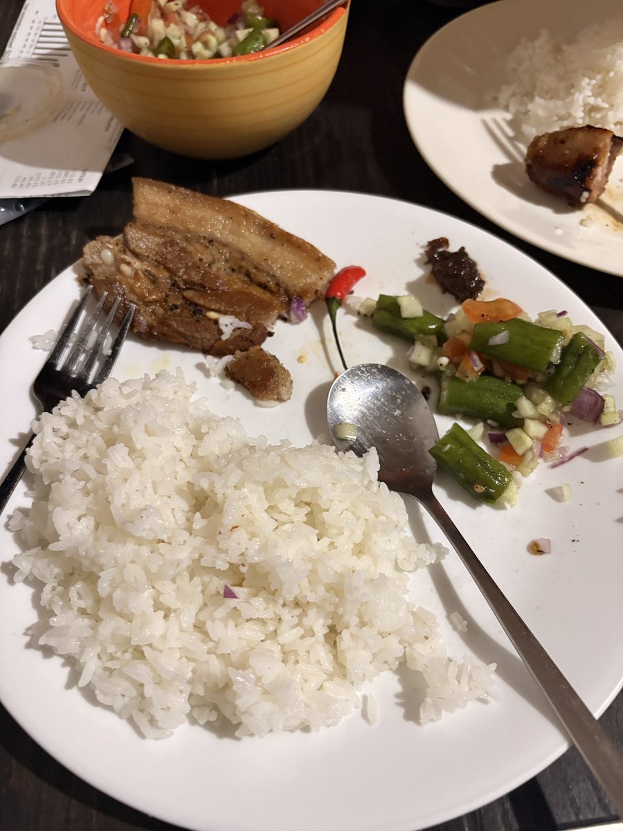 DyeyArCruz's tweet photo. Late lunch
Fried Liempo
Steam Okra Ensalada
1 cup of Rice
And Fresh Red chilis.
#WFH https://t.co/8nR6Nexuxr
