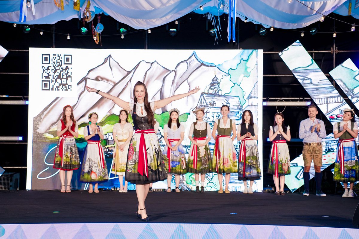 🇦🇹🍻 A true taste of Austria in Shanghai! The grand Oktoberfest opening at Hacker-Pschorr Shanghai was celebrated with authentic Austrian flair – music, hospitality, and a stunning traditional costume fashion show from Austria. <a href="/MFA_Austria/">MFA Austria</a> #Schuerzenliebe #HackerPschorr