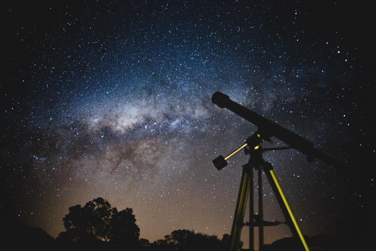 #QUIZ SPECIAL ASTRONOMIE ET CONSTELLATIONS NUMERO 86 🪐🔭

N'oublie pas de RT/FAV la première question pour donner un maximum de visibilité 🍾Merci d'avance ! 😀

Q1. Comment se nomme l’étoile de notre système solaire ?