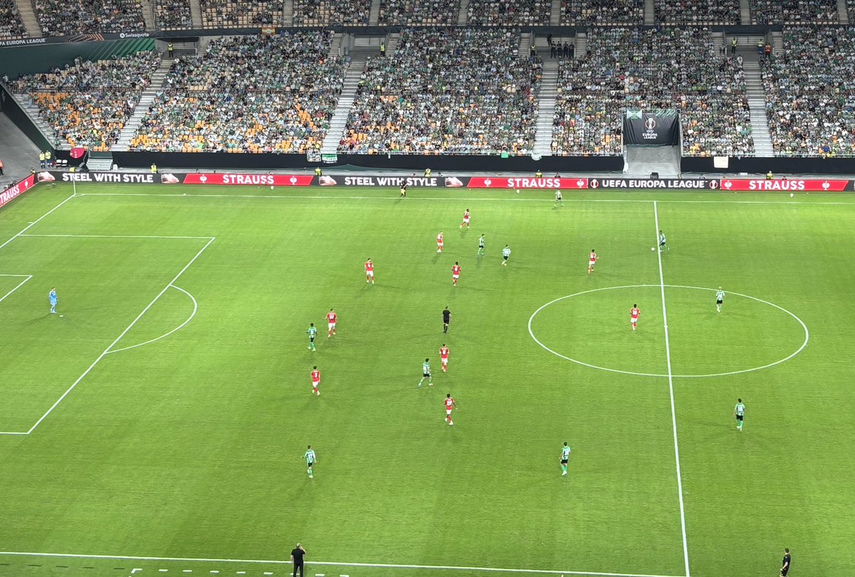 maxbscott's tweet image. With a lot of noise from outside about Ange-ball, the defensive performance against Betis was undoubtedly the most organised, disciplined and balanced we’ve seen so far.
As Betis piled on pressure during 2nd half. The defensive effort was cohesive and conservative.
Been told…
