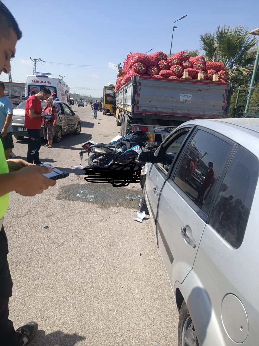 🔴 Osmaniye-Toprakkale Yolunda Kaza! 

Meyve ve Sebze Hali civarında otomobil ile motosiklet çarpıştı.
Motosiklette bulunan 2 kişi yaralanarak hastaneye kaldırıldı.