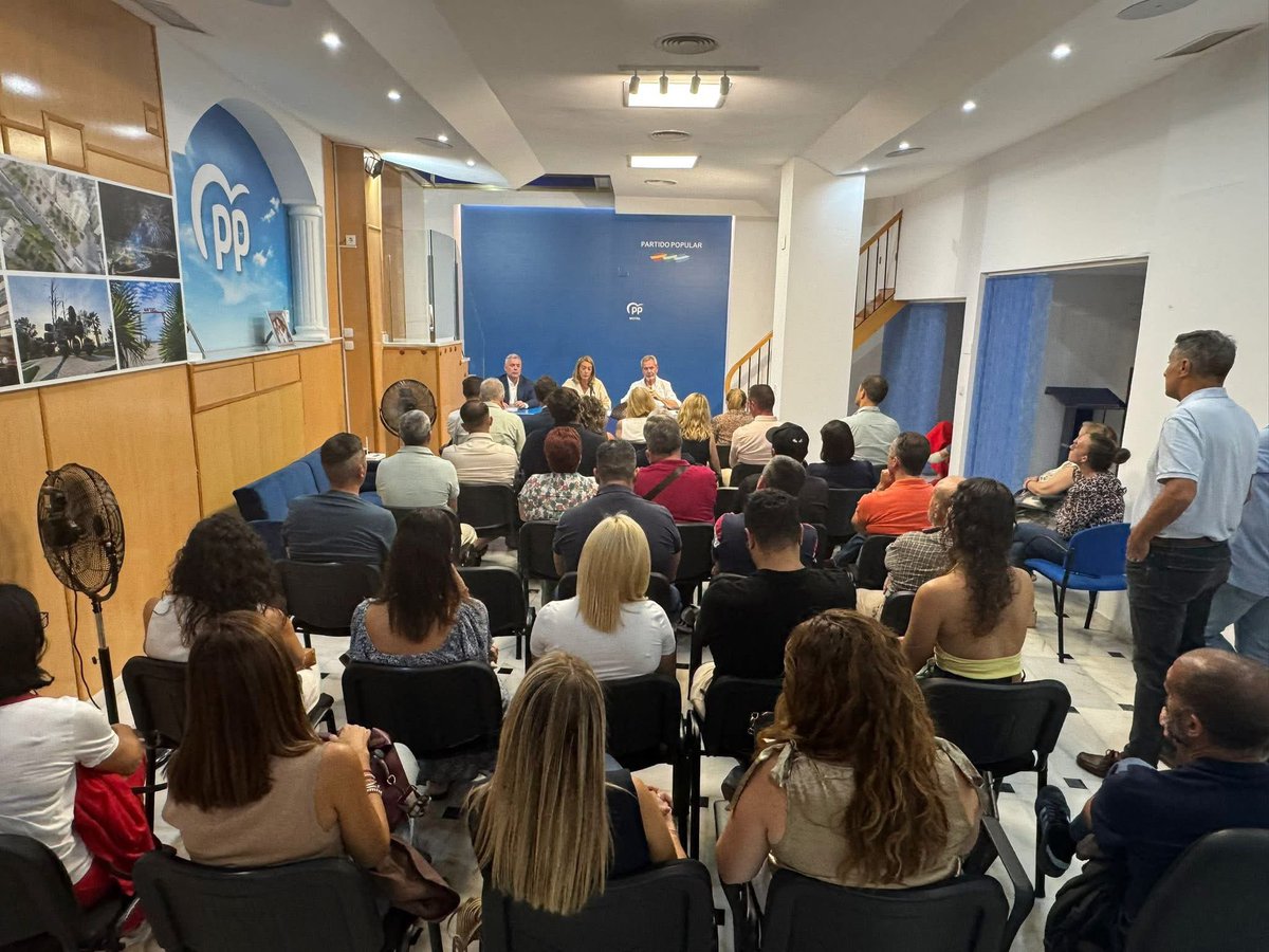 Mi aval para que Andalucía siga su rumbo de estabilidad, progreso y bienestar. Sin polarización ni muros, desde el respeto para todos. 
Comité ejecutivo local del PP Motril  para participar en el Congreso Autonómico dando nuestro apoyo al presidente y candidato Juanma Moreno.