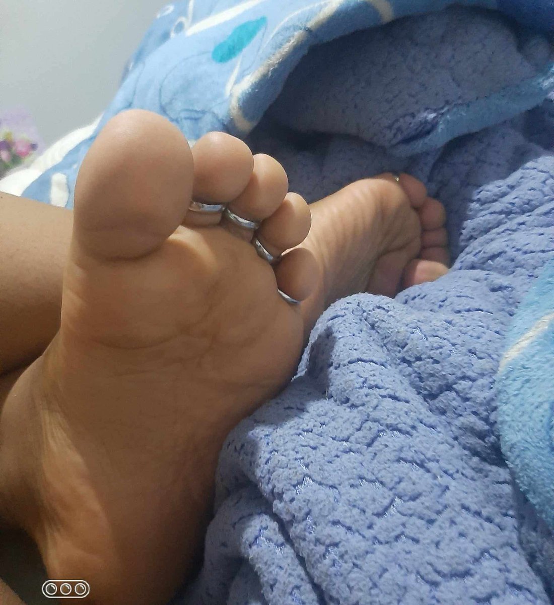 estos dias esta gatota esta un poquis deprimida~

ojala pueda continuar dandole mas de mi nwn~