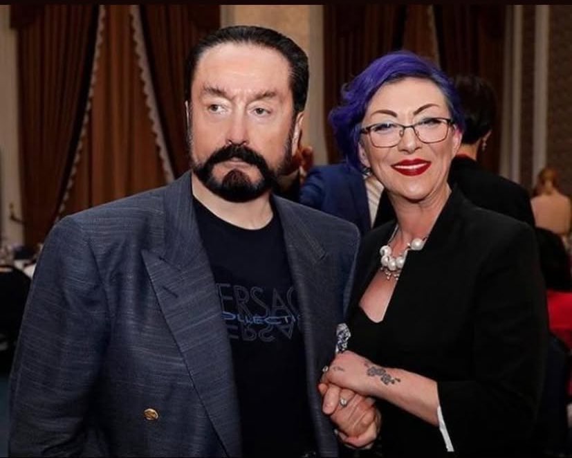 adnan oktar gibi isimlerle yakın ilişkisi bilinen güllü öldü diye methiler düzülüyor bazı feminist çevrelerce. ilginç.