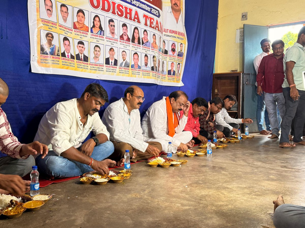 ashwiniksarangi's tweet image. Human Rights International Federation, Odisha ଦ୍ୱାରା ଆୟୋଜିତ ଏକ କାର୍ଯ୍ୟକ୍ରମରେ ବରଗଡ଼ର ବାପୁଜୀ ସ୍ୱତନ୍ତ୍ର ବିଦ୍ୟାଲୟ‌ର ଛାତ୍ରଛାତ୍ରୀଙ୍କୁ ଚାଦର ବଣ୍ଟନ କଲୁ। ସାମାଜ କଲ୍ୟାଣ ଦିଗରେ ଏଭଳି ଏକ ଉଦ୍ୟମ ପାଇଁ ଆୟୋଜକମାନଙ୍କୁ ସାଧୁବାଦ ଜଣାଇଲି।

#SocialCause #HumanRights #Bargarh