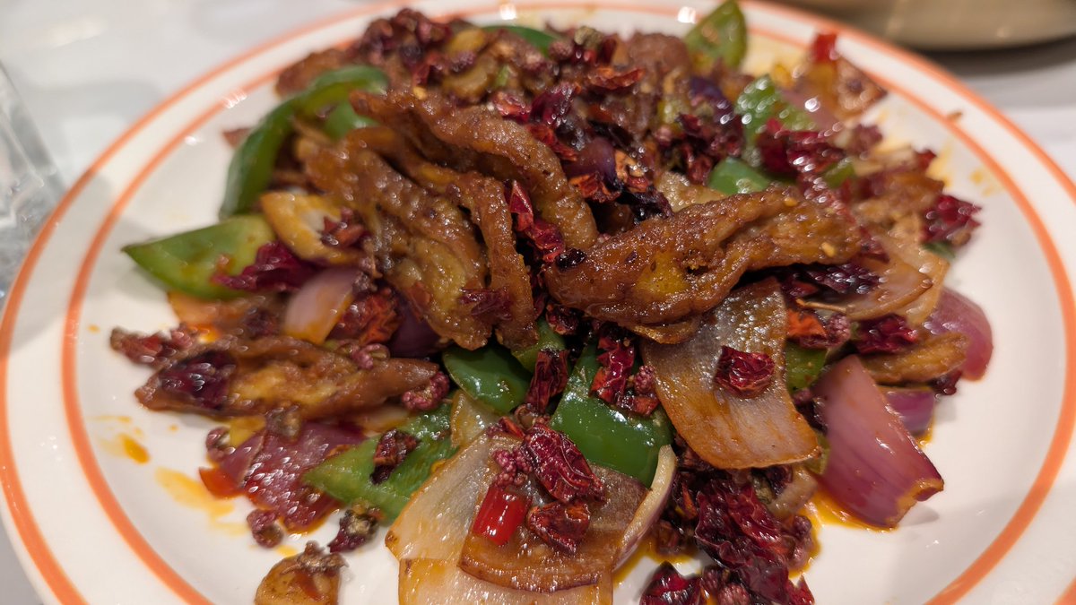 怕是好几年没吃到这么川式的爆肥肠，过瘾了