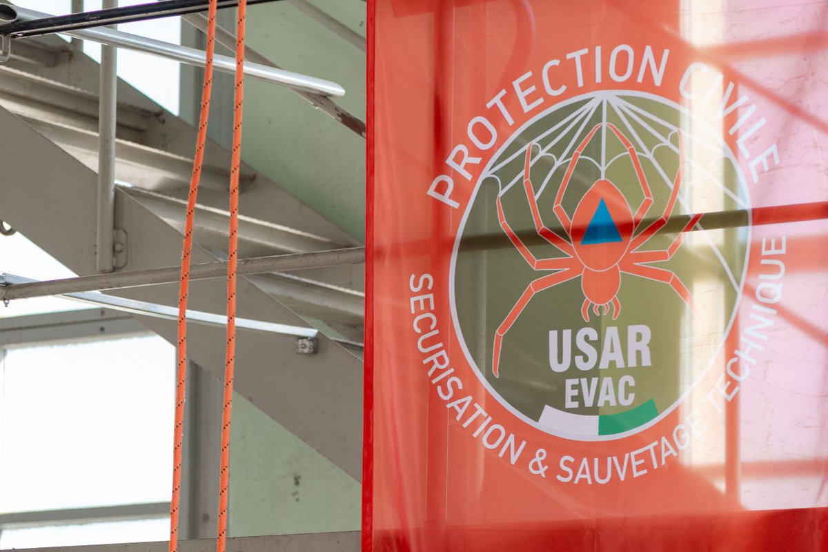 PCiVD's tweet image. Cours spécialiste sauvetage

Les spécialistes en sauvetage technique de la PCi-VD s'entraînent régulièrement. Utiliser la tyrolienne, par exemple, permet de se déplacer au dessus d'un ravin ou d'une zone sinistrée en transportant un blessé.

📸 Jérémy Tacheron