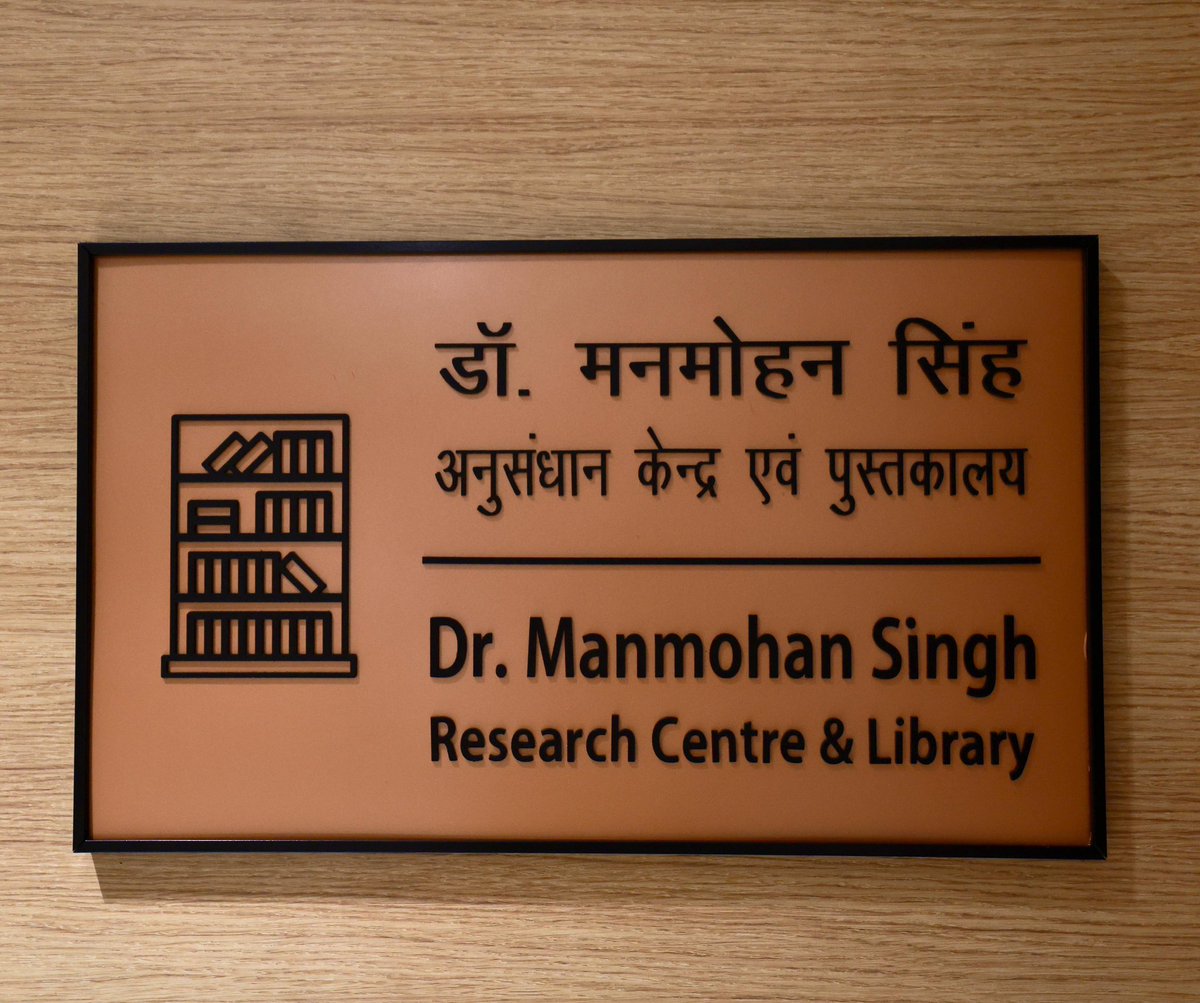 Jairam_Ramesh's tweet image. Today on the occasion of the 93rd birth anniversary of Dr Manmohan Singh, the Chairperson of the Congress Parliamentary Party Smt Sonia Gandhi ji inaugurated the Dr Manmohan Singh Research Center and Library in the presence of Smt Gursharan Kaur ji, @INCIndia President…