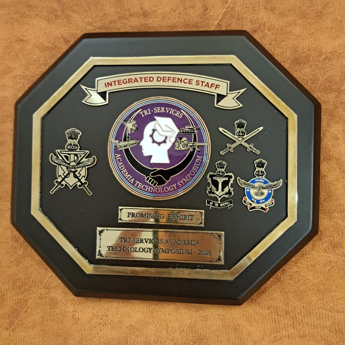 bitspilaniindia's tweet image. 𝐃𝐞𝐥𝐢𝐠𝐡𝐭𝐞𝐝 𝐭𝐨 𝐬𝐡𝐚𝐫𝐞 𝐭𝐡𝐢𝐬 𝐚𝐜𝐡𝐢𝐞𝐯𝐞𝐦𝐞𝐧𝐭!
Prof. Venkatesh KP from #BITSPilani was recognized as a Promising Exhibitor in #Defense Technology for pioneering work on #MEMS Gyroscopes at the Tri-Services Academia Symposium. 

This recognition reflects our…