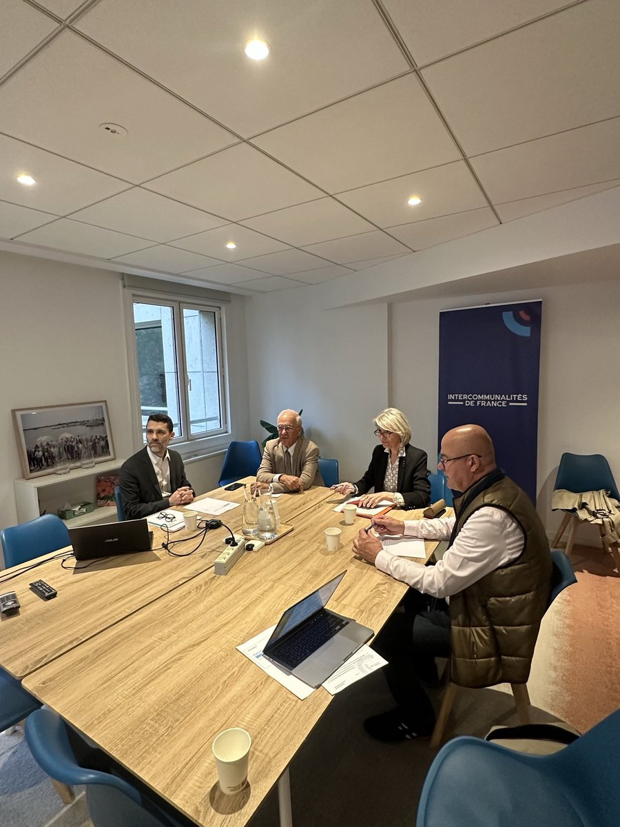 IsabelleBrique2's tweet image. Devant la commission des finances d&apos;@IntercoDeFrance, j’ai rappelé que les collectivités territoriales ont largement contribué au redressement des comptes publics.

👉 Elle sont le 1er investisseur public. Les fragiliser encore serait une erreur ! 

#PLF2026 #FinancesLocales