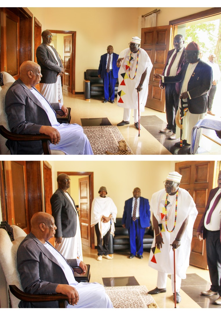 10 Kings &amp; Rwots Pay Courtesy Call on RA Omukama Dr. Solomon Gafabusa Iguru I

Ten kings from different cultural institutions in Uganda, paid a courtesy visit to RA Omukama Dr. Solomon Gafabusa Iguru I at his Karuziika Royal Palace in Hoima City on 24th September 2025.
1/3