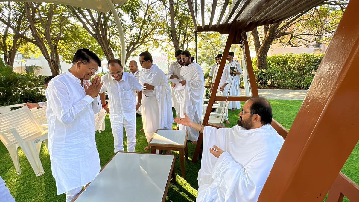 bharatpatelmla's tweet image. #PujyaGurudevshriRakeshji ને જન્મદિવસના હાર્દિક અભિનંદન. આપના આધ્યાત્મિક માર્ગદર્શન, સેવાભાવ અને સર્વજગત માટેની કરુણાથી સમાજમાં પરિવર્તન આવ્યું છે. આપના આ દિવ્ય કાર્યને દીર્ઘાયુષ્ય મળે એવી હાર્દિક પ્રાર્થના. @SRMDharampur