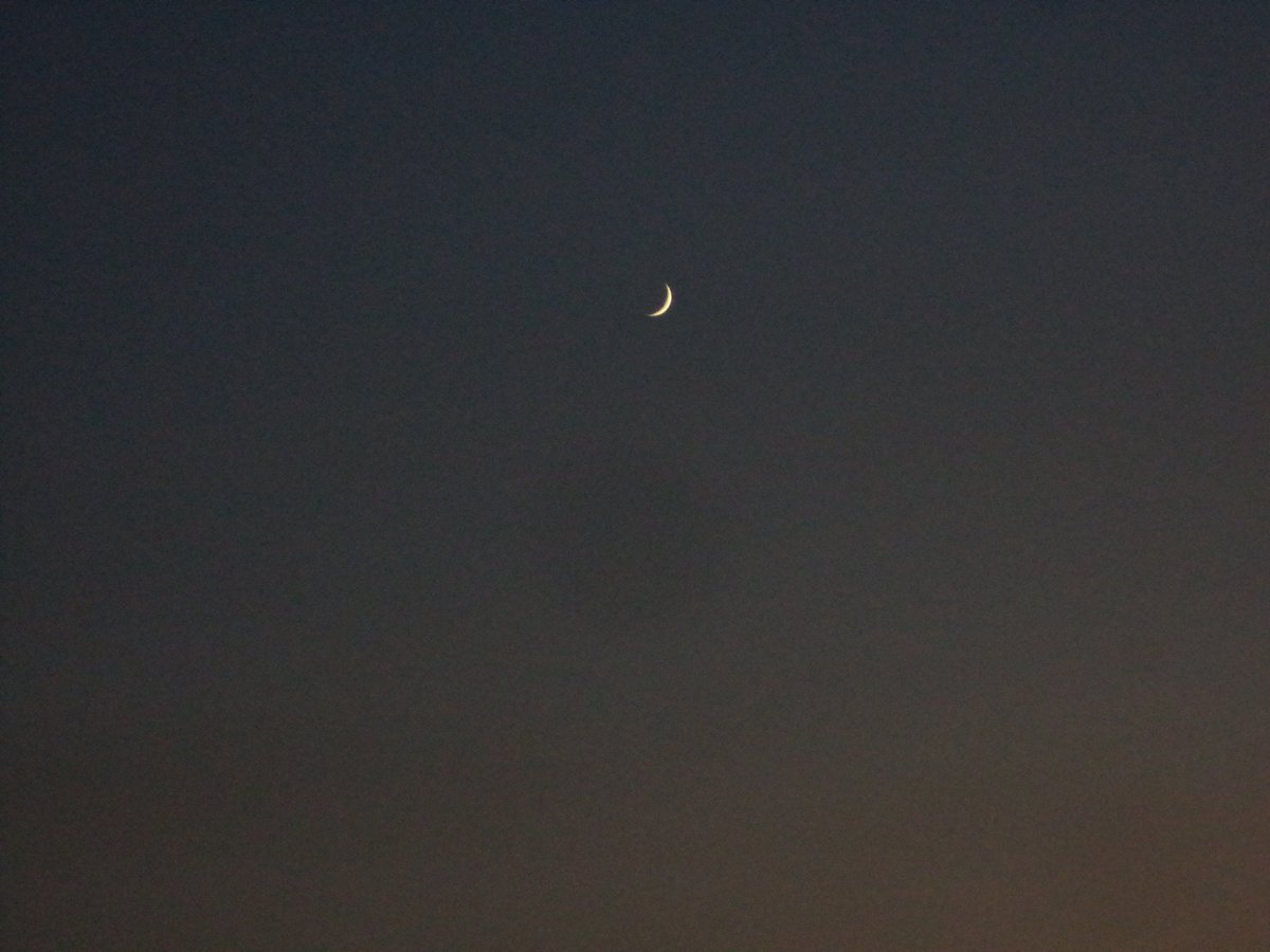 Tere_do_nainaaa's tweet image. मैं  ने  चाँद  और  सितारों   की   तमन्ना   की   थी
मुझ को रातों की सियाही के सिवा कुछ न मिला

~साहिर लुधियानवी साहब ✨🌙🌻
#Shair #Gazal🌷
#सफर_ए_ज़िंदगी 🐾