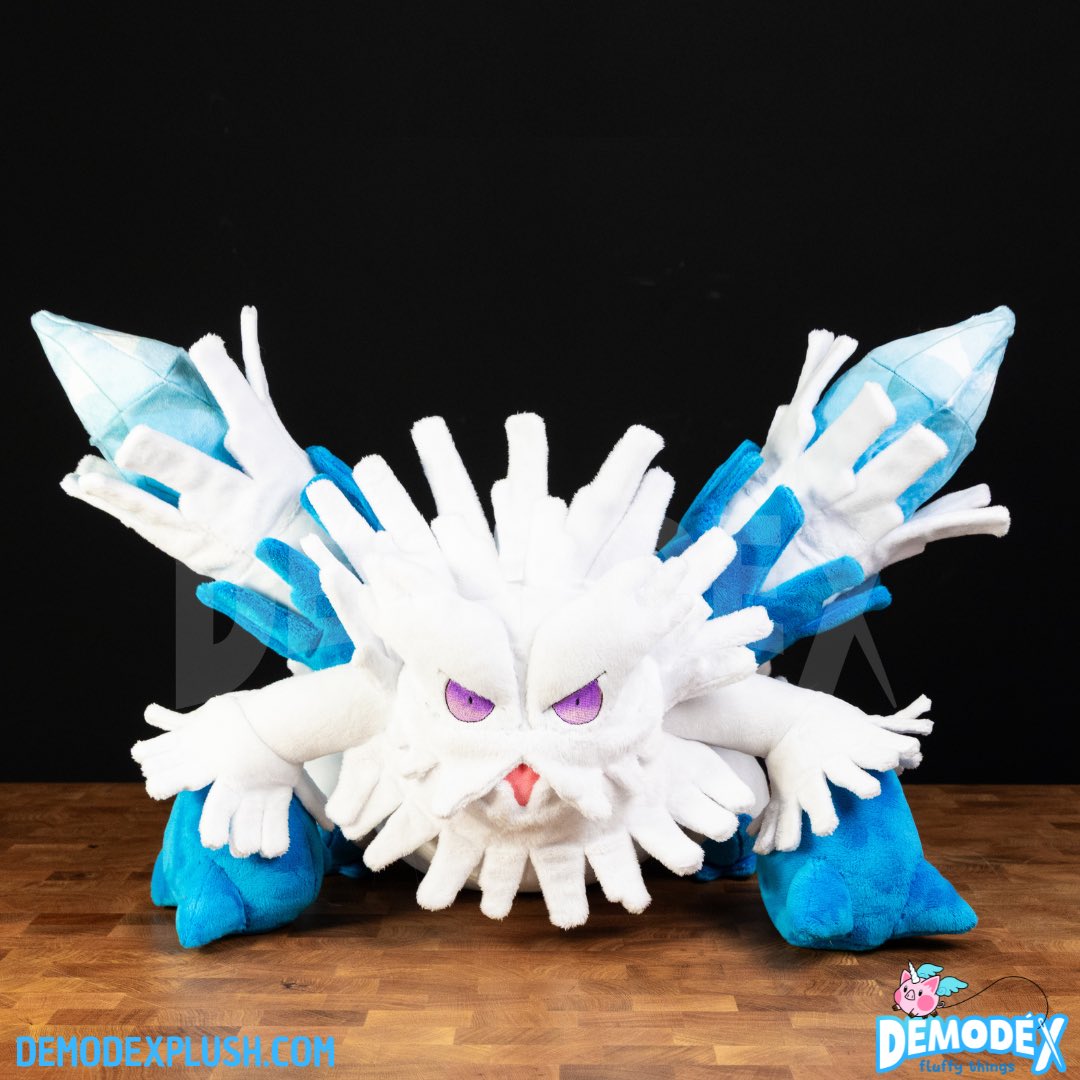 DemodexPlush's tweet image. Handmade plush of shiny mega Abomasnow!

Handsewing all the little pieces was a total nightmare and took a lot of time 😵‍💫 but it was worth it!

#pokemon #plush #abomasnow