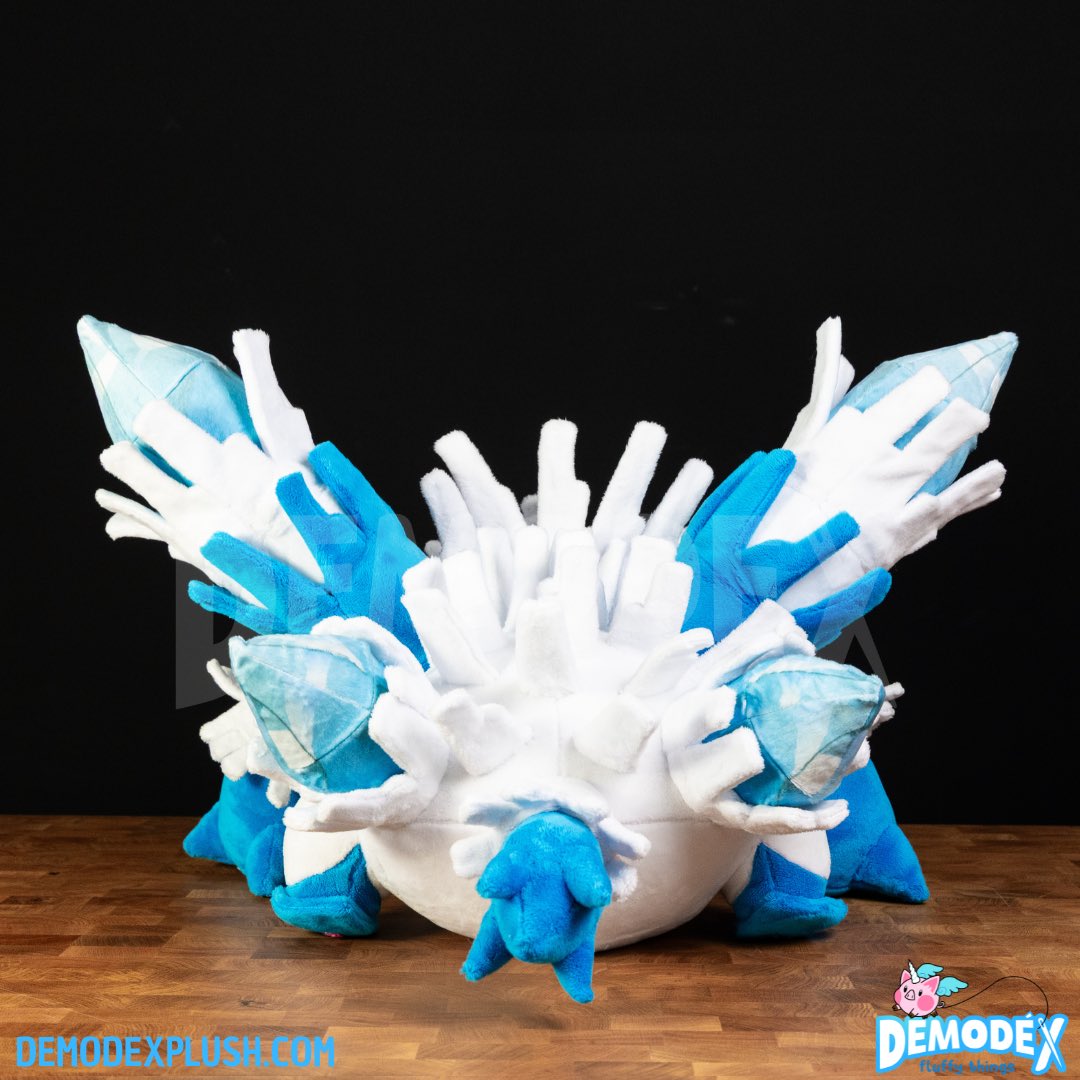 DemodexPlush's tweet image. Handmade plush of shiny mega Abomasnow!

Handsewing all the little pieces was a total nightmare and took a lot of time 😵‍💫 but it was worth it!

#pokemon #plush #abomasnow