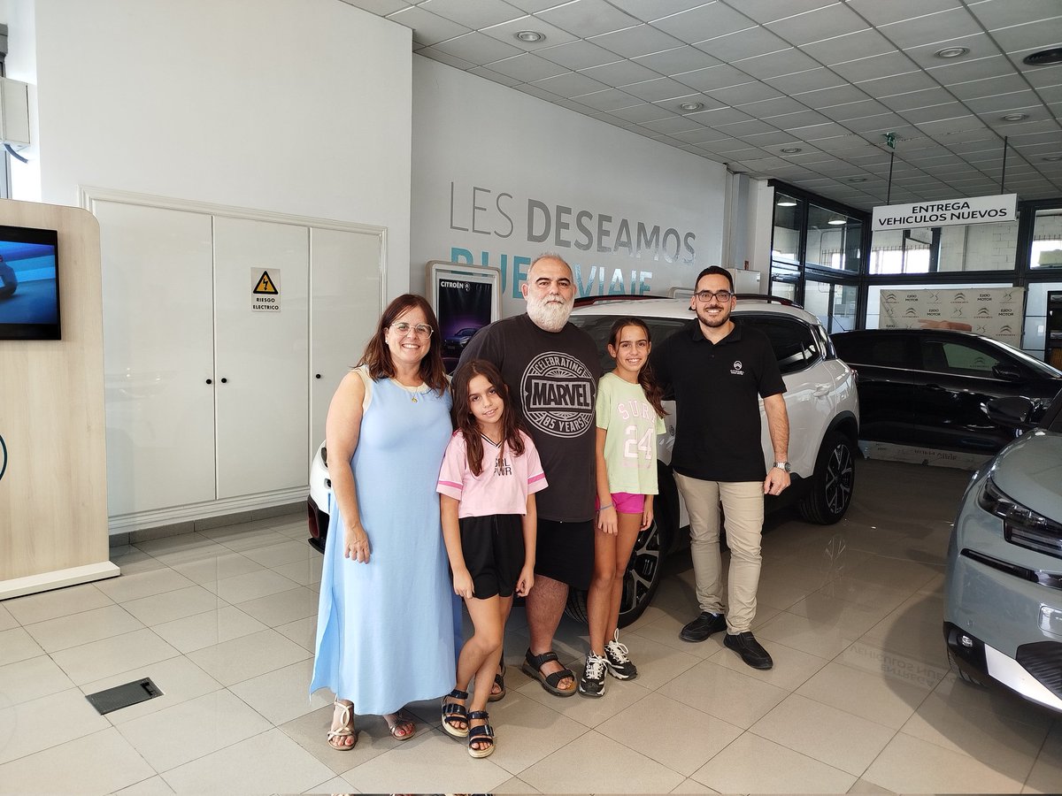 SpoticarA's tweet photo. #entregas
🧑‍🧑‍🧒‍🧒 Juan y su familia ya disfrutan por fín su #C5Aircross automático.☺️
 🧐La espera ha merecido la pena, y en #SpoticarEjidoMotor encontraron ésta unidad en magníficas condiciones y con muy poquitos kms.✌️
😎Ya pueden decir #MiCitroënesdeEjidoMotor. https://t.co/YY5ouubVet