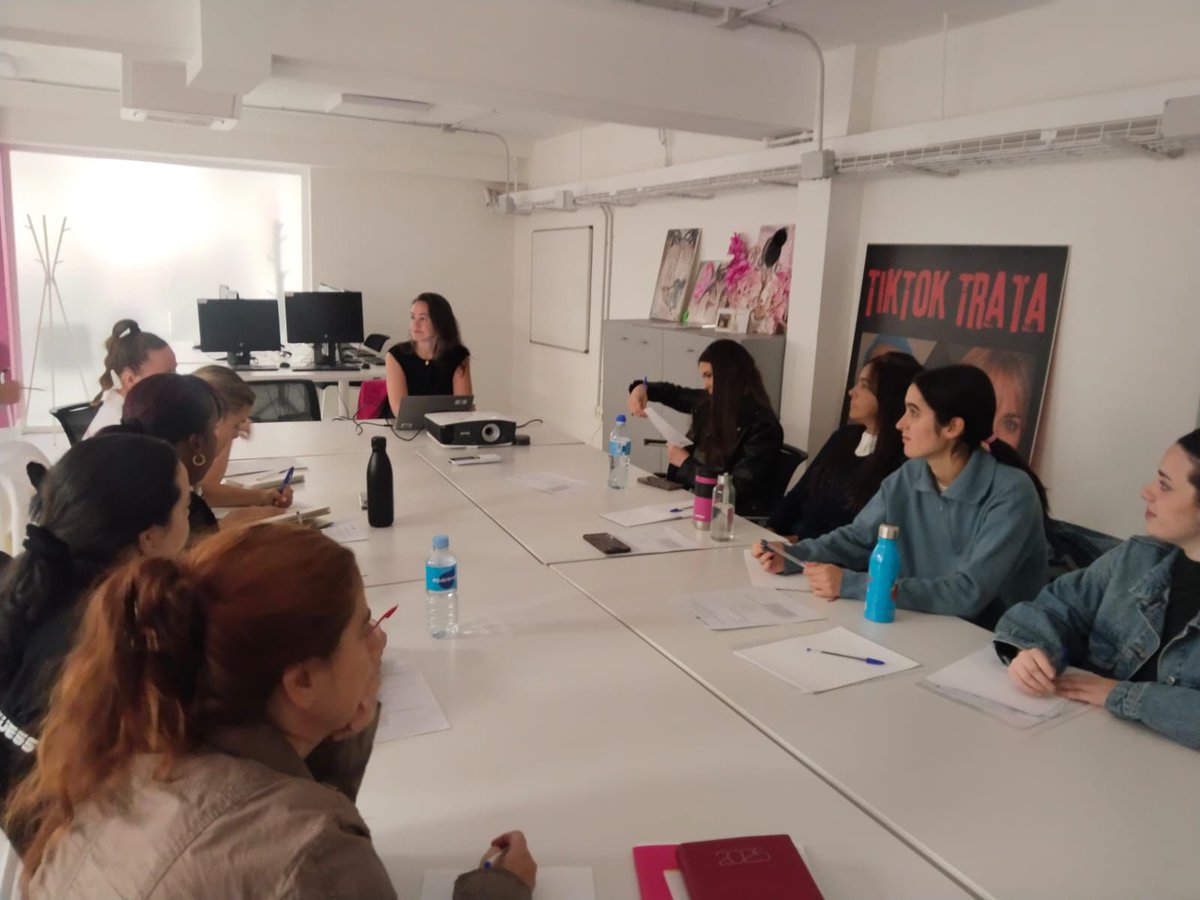 La formación continua es clave para mejorar nuestra labor de atención integral.

Esta mañana, hemos profundizado en las novedades del Reglamento de #Extranjería, de la mano de <a href="/EY_Spain/">EY Spain</a> y la Fundación ICAM Cortina <a href="/icam_es/">Ilustre Colegio de la Abogacía de Madrid</a>, a quienes agradecemos su implicación y compromiso 👐