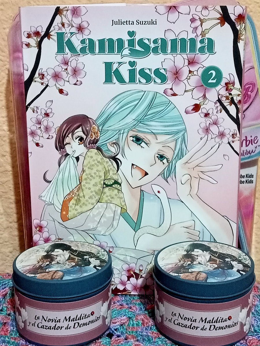 EnJoykitten's tweet photo. Comprita en mi adorada @FLASHLIBRERIA 🌈❤️ Por fin Kamisama 2!!!!!! También hemos podido coger las velas que teníamos reservadas de cuando compramos los tomitos de La novia maldita 😍🌈 @MangaPaniniEsp @PikaEdiciones https://t.co/Asij4fD8gr