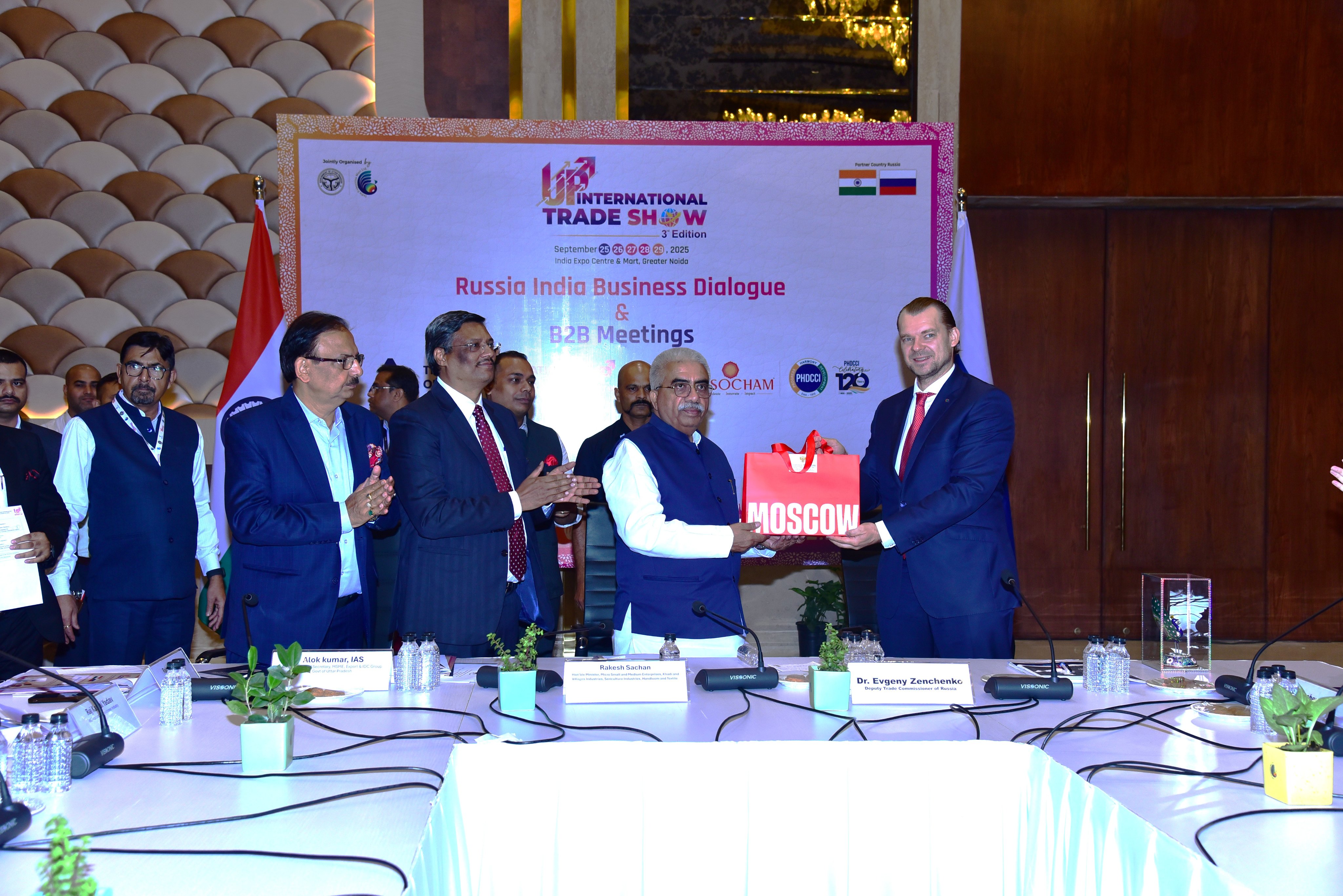 यूपी इंटरनेशनल ट्रेड शो 2025: मंत्री राकेश सचान बोले- निवेश की अपार संभावनाएं, हरसंभव मदद करेगी सरकार