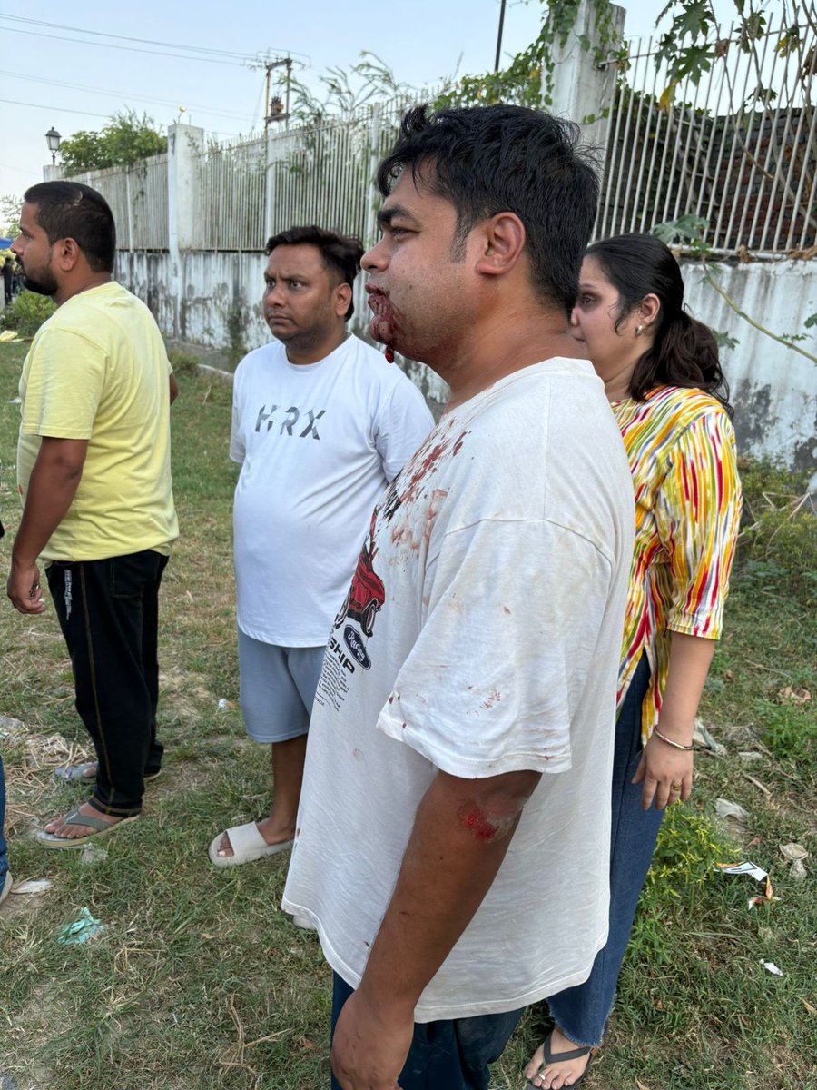 WestGreno's tweet image. आज ग्रेटर नोएडा वेस्ट महागुन मंत्रा-2 Sector-10 सोसाइटी में किराएदार ने कुत्ते के लिये ओनर पर जानलेवा हमला किया. 
 PS. ECOTECH 3/Bisrakh Police Station

@Uppolice कृपया संज्ञान लें @DCPGreaterNoida @noidapolice @myogiadityanath @PMOIndia  @112UttarPradesh

 #GreaterNoidawest