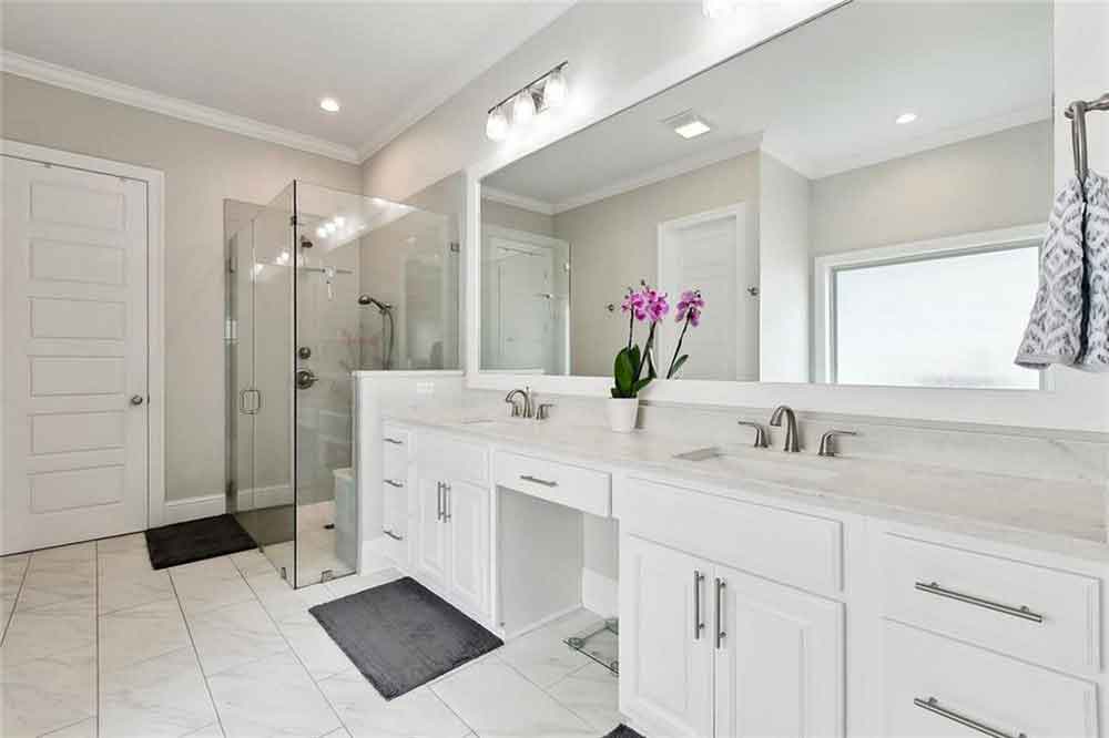 BedicoCreek's tweet image. This split dual vanity area includes a seated area for getting ready in this fully custom primary bath at 2040 Cypress Bend Lane. This #newhome is located within walking distance of the 2nd pool - #takeatour tomorrow from 12PM-3PM during the #2025FallTour! tinyurl.com/2040-cypress-b…