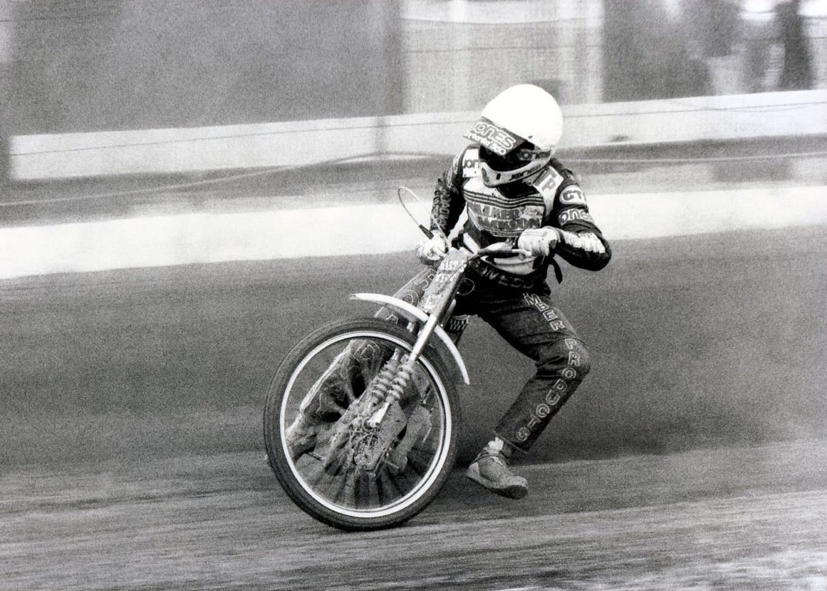 Robert Bowman (@bobxski) on Twitter photo Remembering former Robin and Sprockets rider the Late David Smart, who sadly passed on this day this day in 2004! Gone but never forgotten!
📷 Both unknown
#SwindonNeedsSpeedway
<a href="/SNSactiongroup/">Swindon Needs Speedway</a> Remembering former Robin and Sprockets rider the Late David Smart, who sadly passed on this day this day in 2004! Gone but never forgotten!
📷 Both unknown
#SwindonNeedsSpeedway
<a href="/SNSactiongroup/">Swindon Needs Speedway</a>