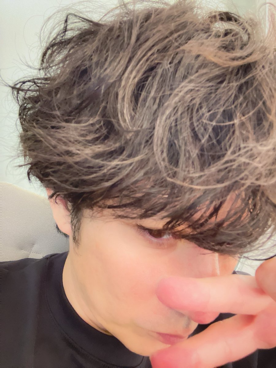 _t_s_u_h_i_r_o_'s tweet image. 光の加減で髪の毛が茶色く見えるけど…
実際は、そんなに…

⁡