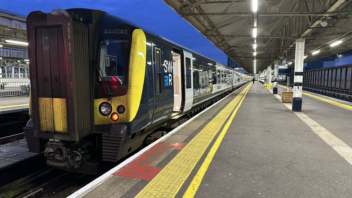 Quick change of ends now and take 005/040 as far as Basingstoke on 1T22