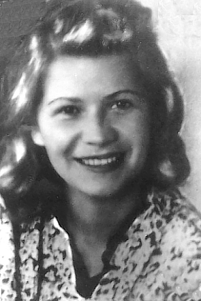 Mówili na nią "Magda" 

Katarzyna Borowińska

W konspiracji w ZWZ-AK służyła w stopniu strzelca[2]. Podczas okupacji niemieckiej pracowała jako członek konspiracji w Okręgowej Izbie Zdrowia w Warszawie niosąc pomoc wielu pracownikom służby zdrowia.

W czasie powstania