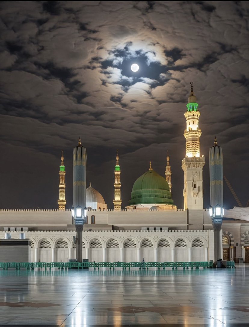 #المدينه_المنوره
-صلَّ عليـك الله مـا لَفَظَ الـــورى 
 حـرفًا مِـن الأذڪـار والقـرآن ﷺ.
  
#يوم_الجمعة