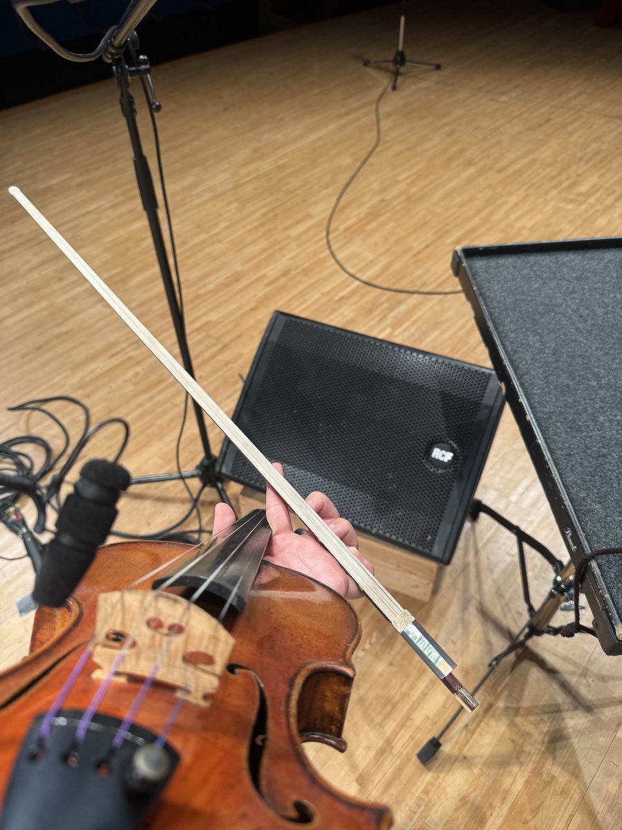 昨日はオータムカントリーツアー2025神戸公演、
ありがとうございました！！！

たっのしかった！🪕
大好きな2人とお客さんと、音“楽”できた感じ！！！
フィドルかっこよかったかなあ？🍂

東京公演は9/30(火)に浜離宮朝日ホールにて！！
皆様に会えるのを楽しみにしています！！