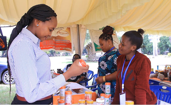 yose_hoza's tweet photo. Ukienda kufanya shopping ya chakula cha kusindikwa jitahidi kusoma kibandiko kujua virutubishi vilivyomo ili kutambua kiasi cha #TransFatAcid kama kipo sawa kwa usalama wa mwili wako
#TransFatFreeTZ
#TransFatFreeEAC https://t.co/fkLGedxsdY