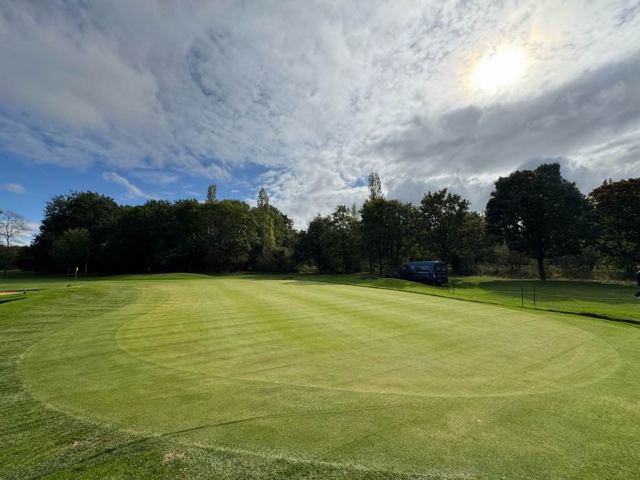 DjukeLtd's tweet photo. This week the team at #DJUKE have been to Peterborough Milton Golf Club to install @hydrowick into 3 greens!
#sportsturf #sportsturfdrainage #golf #greenkeeping #drainage #drainagesolutions https://t.co/XVqRd9AF3u