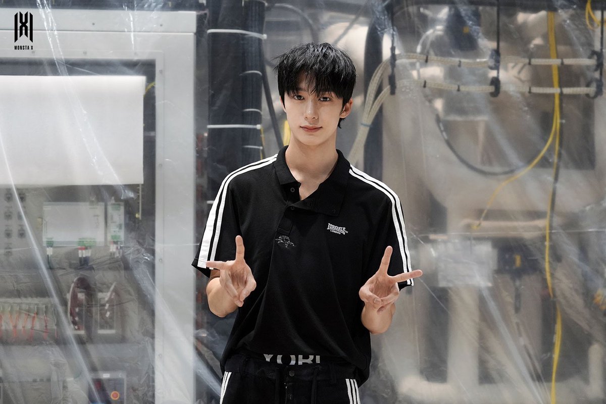vccv_c691z's tweet photo. 2025 'N the Front' MV Behind 형원 https://t.co/jhocsM5wEX